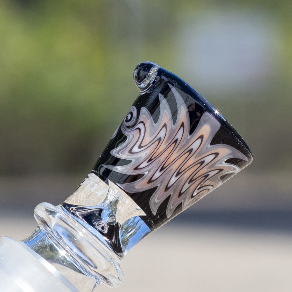 Zenit Moonwalk Beaker Black - bowl detail.