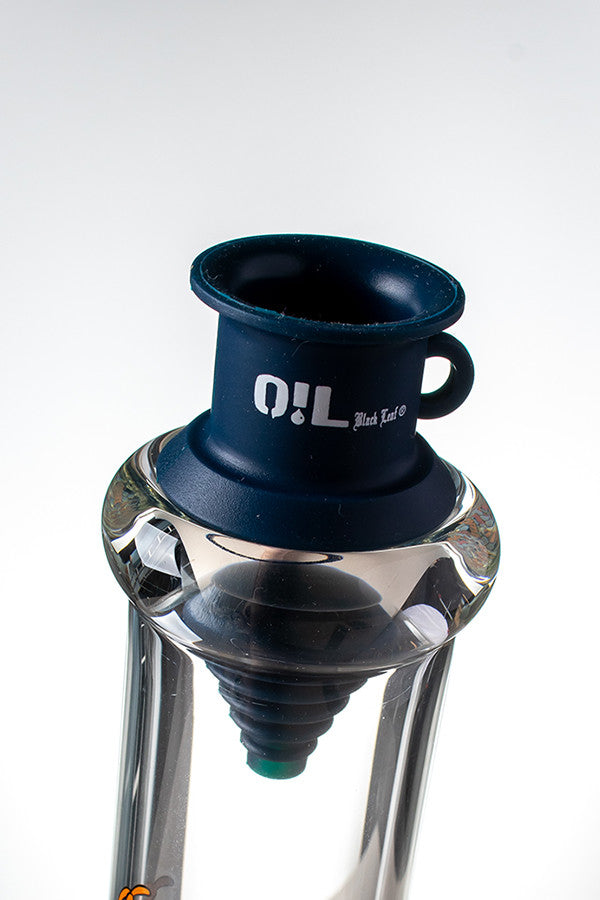 Black Leaf Silicone Mouthpiece Navy - example of use.